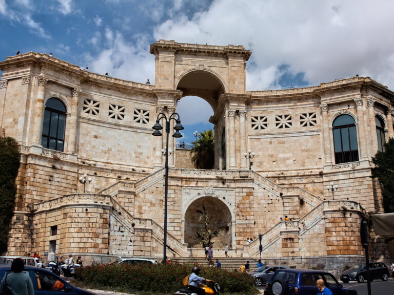 Bastione di Saint Remy per intero, entrata. Vicino a Luxury Room Cagliari