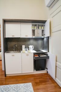 Zona Cucina Appartamento Giallo Luxury Room Cagliari